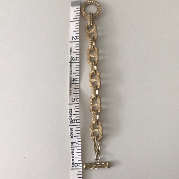 Gold Chain Link Bracelet - Picture 2 of 3